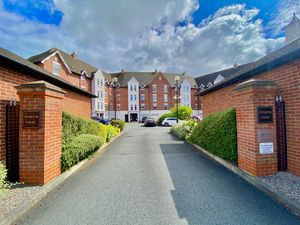 Complex Entrance- click for photo gallery
